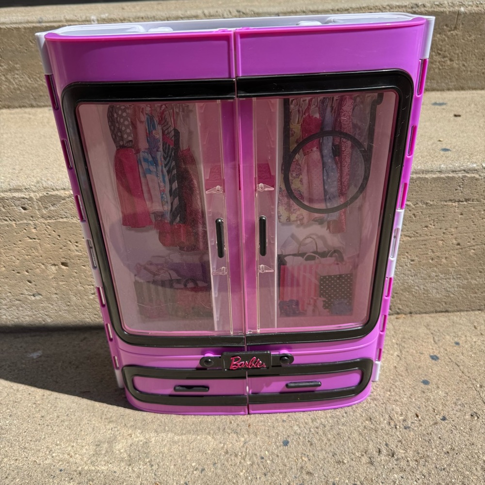 Mattel Barbie Fashionistas‎ Ultimate Closet Storage Carrying Case
